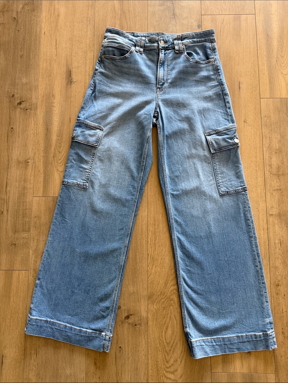 American Eagle Women Super High Rise Baggy Wide Leg Cargo Blue Jeans Size 8 EUC - Picture 2 of 8